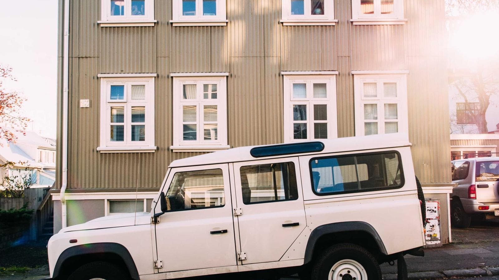 Компьютер дээр текст боловсруулж буй судлаачид